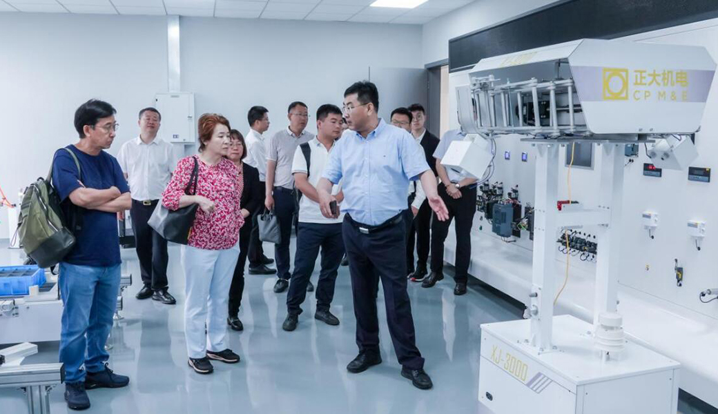 家育种业科技有限公司董事长毛区健丽莅临正大机电企业考察交流